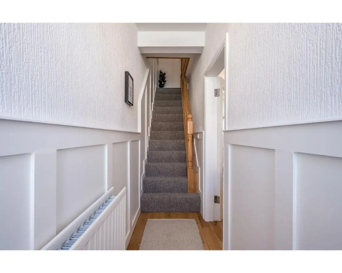 Central Belfast Apartments Retro R&R