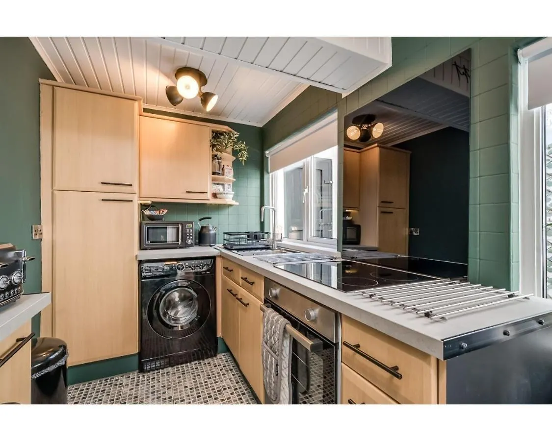 Central Belfast Apartments Retro R&R 0*,